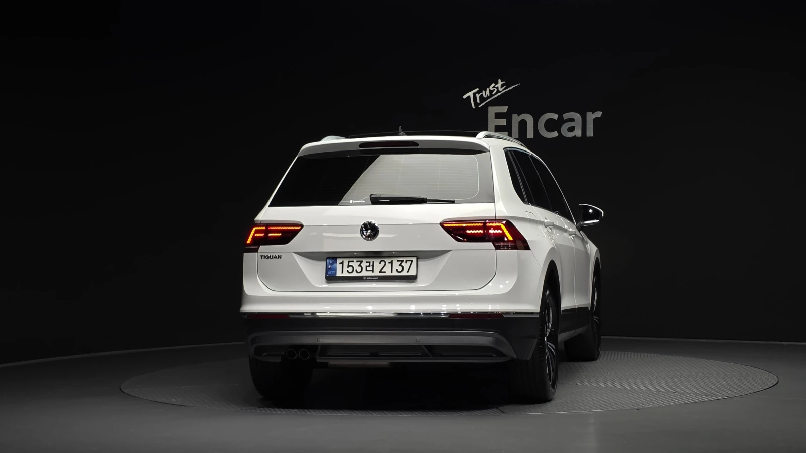 VW Tiguan 2.0 TDI Prestige | Панорама | HUD | 360  | ACC, снимка 4 - Автомобили и джипове - 56130783