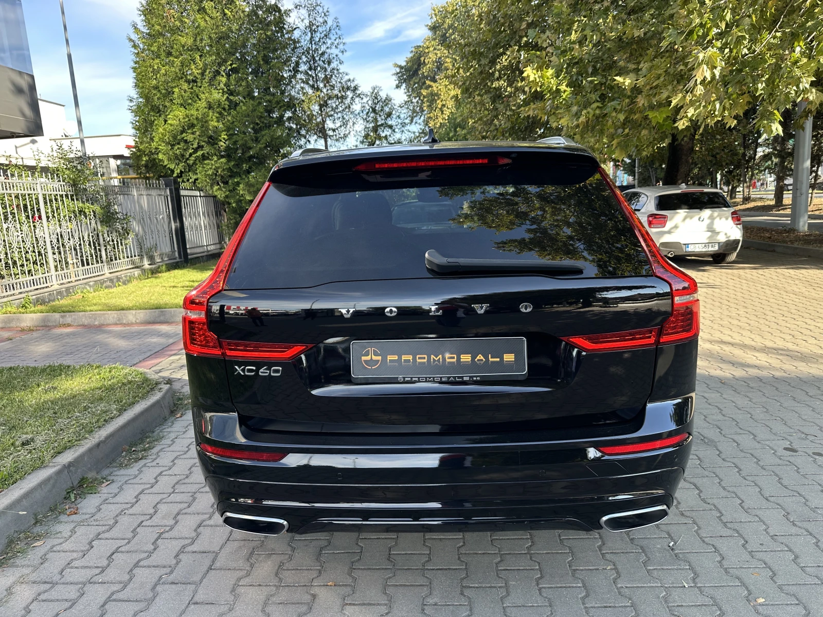 Volvo XC60 R-line* AWD* Pano , снимка 5 - Автомобили и джипове - 56191337
