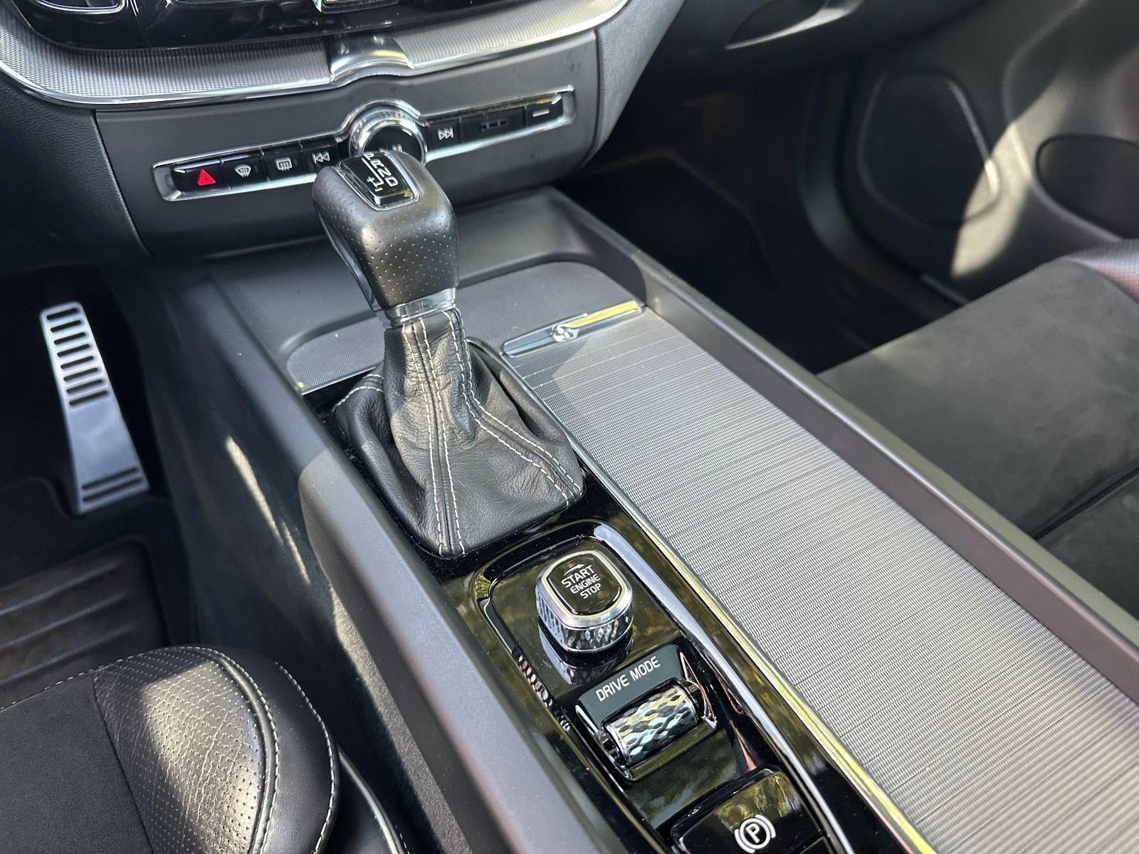 Volvo XC60 R-line* AWD* Pano , снимка 10 - Автомобили и джипове - 56191337