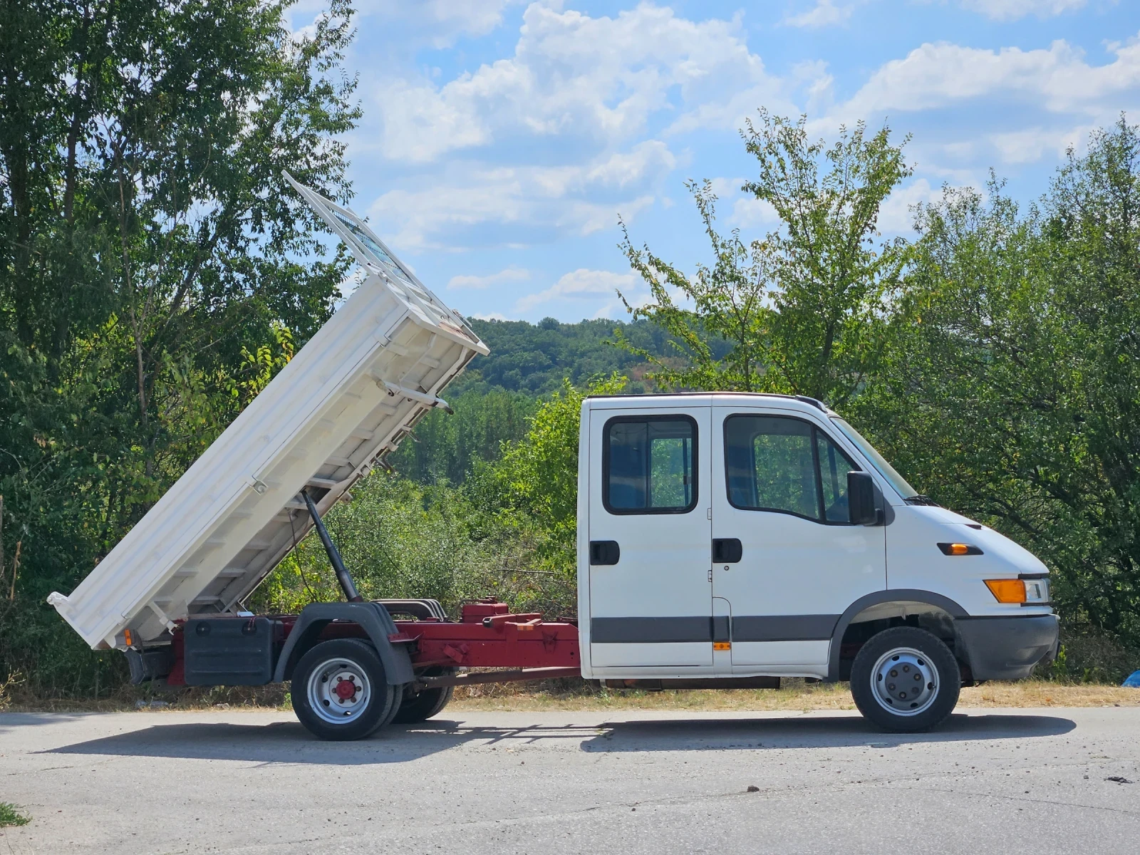 Iveco Daily 2.8/125к.с тристранен самосвал - изображение 2