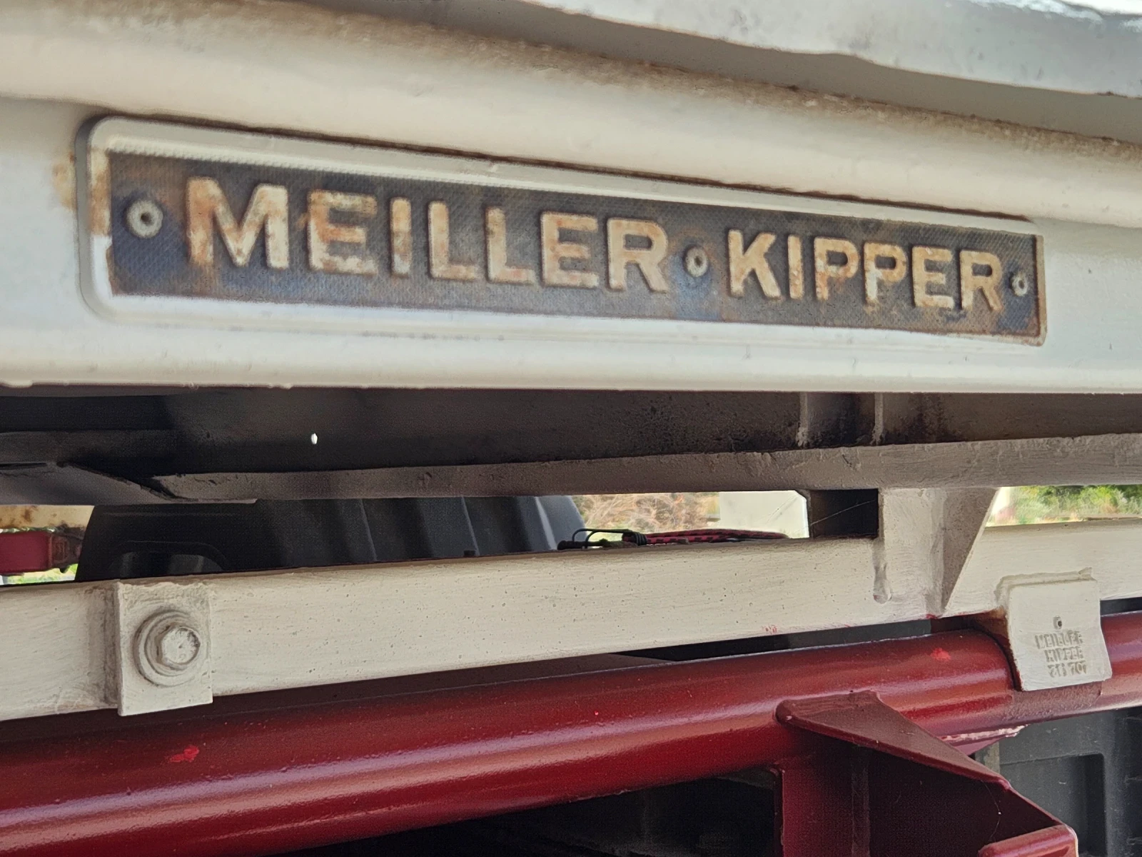 Iveco Daily 2.8/125к.с тристранен самосвал - изображение 7