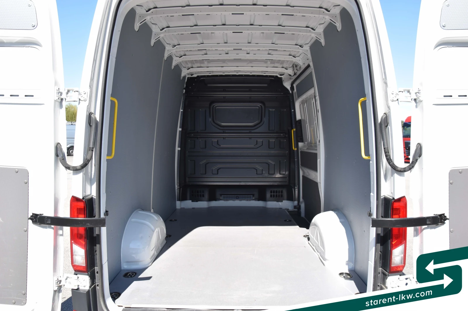 VW Crafter VAN26023, снимка 7 - Бусове и автобуси - 55842194