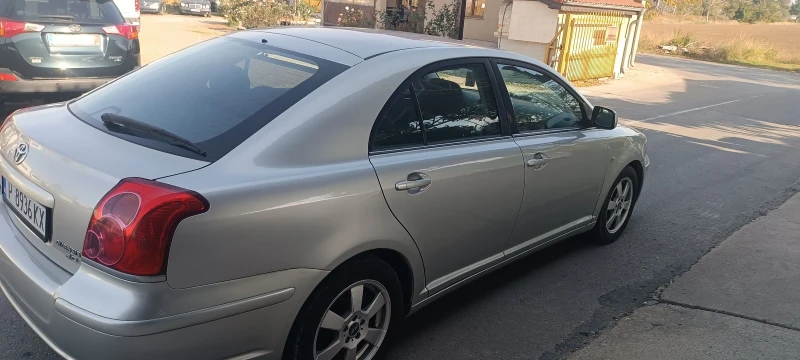 Toyota Avensis D-4D ХЕЧБЕК , снимка 2 - Автомобили и джипове - 47706783