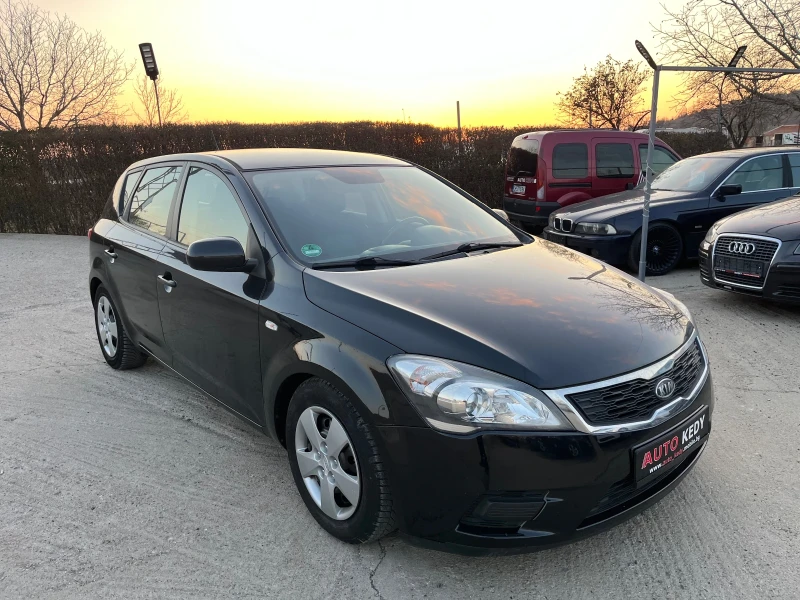 Kia Ceed 1.4i, снимка 3 - Автомобили и джипове - 49065992