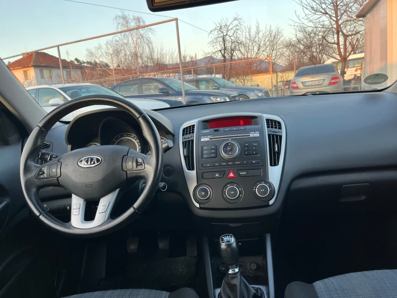 Kia Ceed 1.4i, снимка 10 - Автомобили и джипове - 49065992