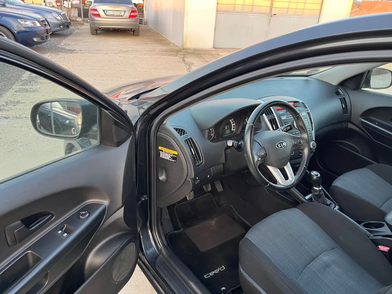 Kia Ceed 1.4i, снимка 7 - Автомобили и джипове - 49065992