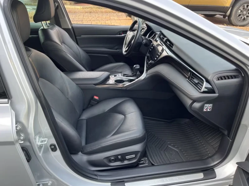 Toyota Camry EXECUTIVE/208HP/BSA/KLESS/CRUISEC./L.ASS/LED/935f, снимка 14 - Автомобили и джипове - 52472887