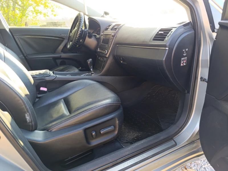 Toyota Avensis 2.0, снимка 14 - Автомобили и джипове - 52498204