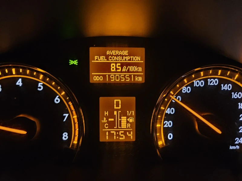 Toyota Avensis 2.0, снимка 6 - Автомобили и джипове - 52498204