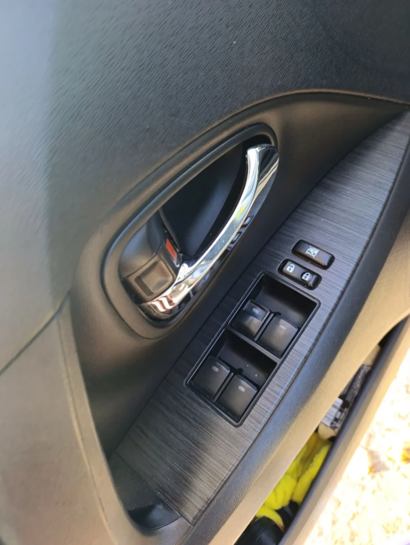 Toyota Avensis 2.0, снимка 13 - Автомобили и джипове - 52498204