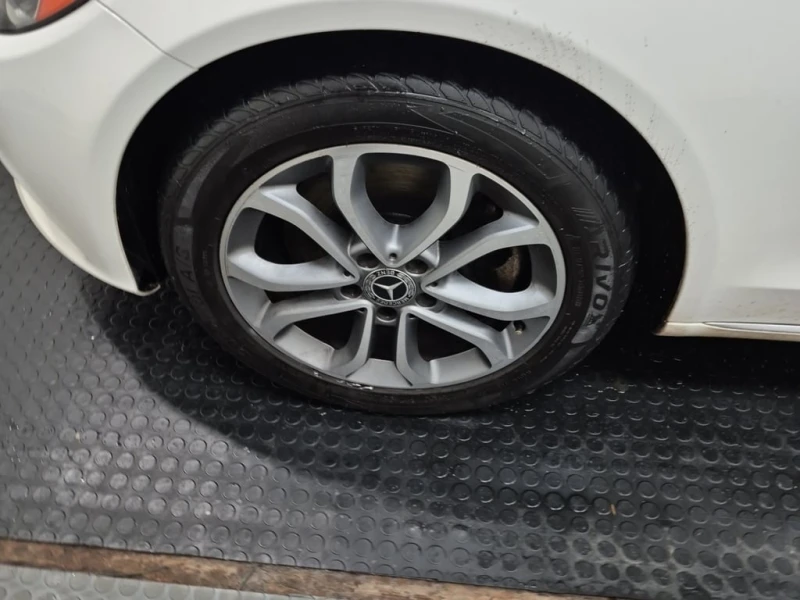 Mercedes-Benz C 300 * CARFAX * БЕЗ ПЪРВОНАЧАЛНА ВНОСКА, снимка 17 - Автомобили и джипове - 52852188