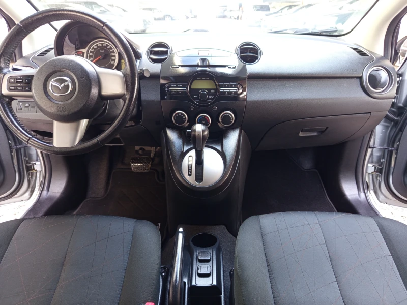 Mazda 2 1.5 i avtomatik, снимка 11 - Автомобили и джипове - 52856736
