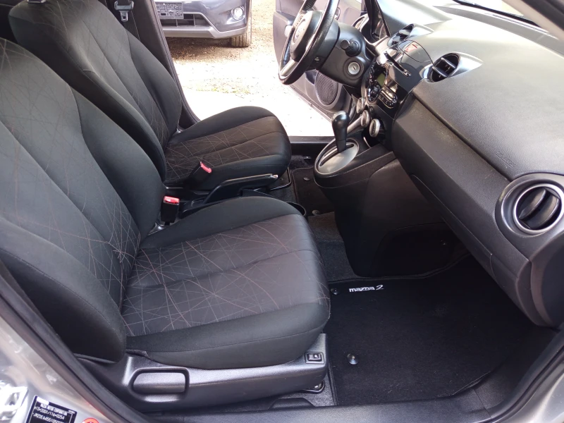 Mazda 2 1.5 i avtomatik, снимка 8 - Автомобили и джипове - 52856736