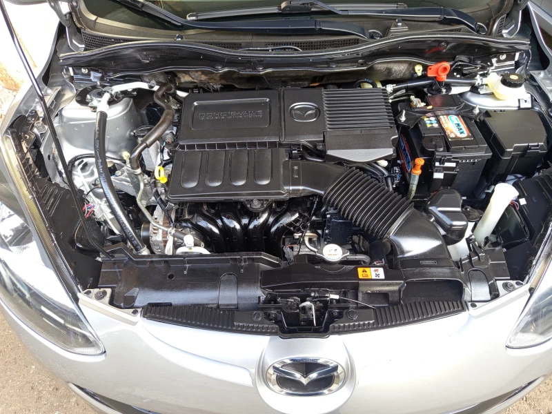 Mazda 2 1.5 i avtomatik, снимка 14 - Автомобили и джипове - 52856736