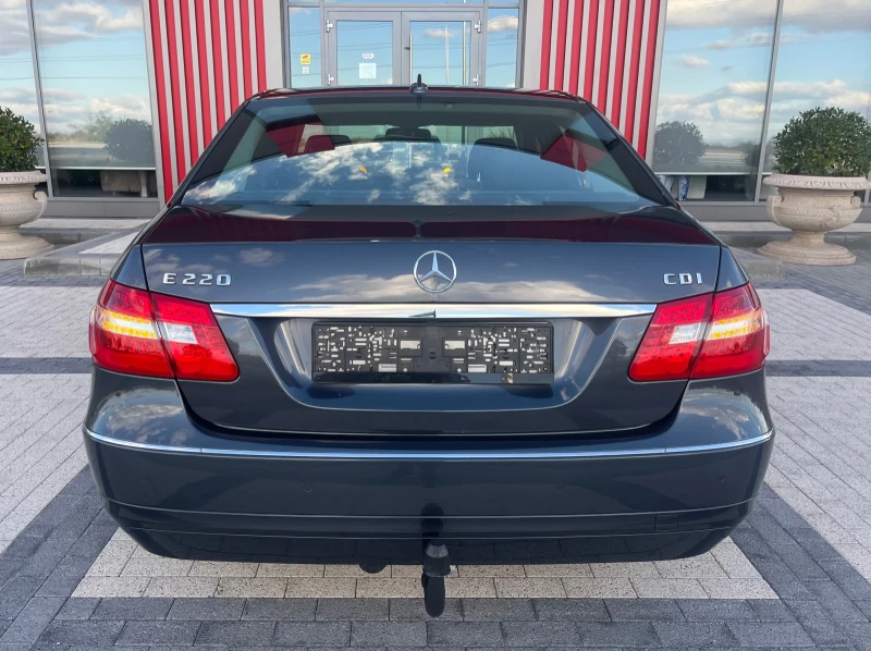 Mercedes-Benz E 220, снимка 5 - Автомобили и джипове - 53245844