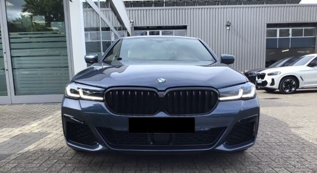 BMW 550 i M xDrive = Shadow Line= Гаранция, снимка 1 - Автомобили и джипове - 46408715
