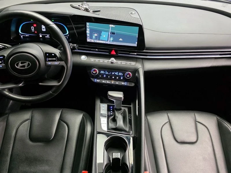 Hyundai Elantra 1.6 Automatic, снимка 7 - Автомобили и джипове - 55743339