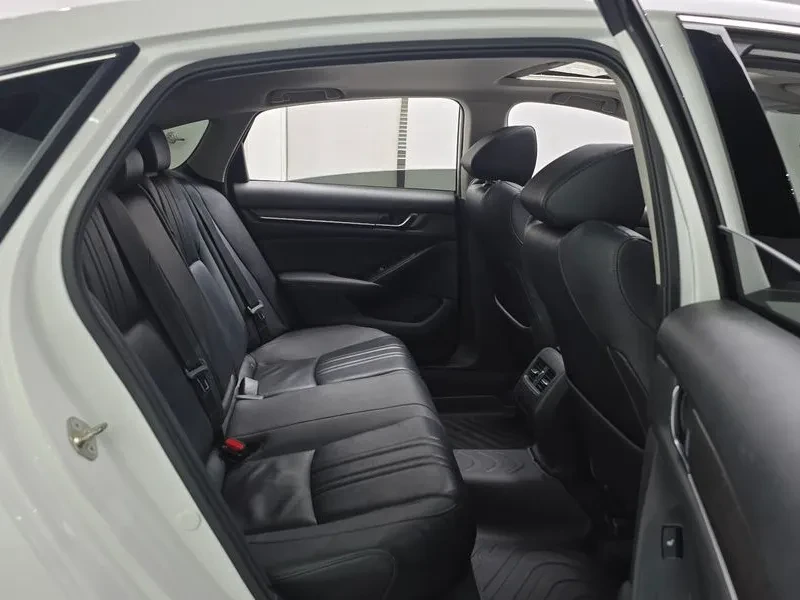 Honda Accord 10Th Generation 1.5 Turbo, снимка 11 - Автомобили и джипове - 56069538