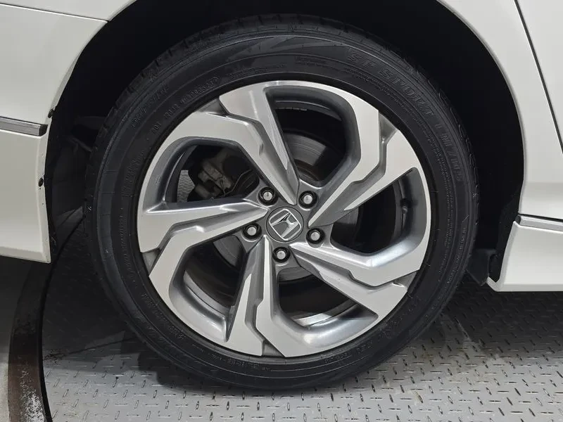 Honda Accord 10Th Generation 1.5 Turbo, снимка 5 - Автомобили и джипове - 56069538
