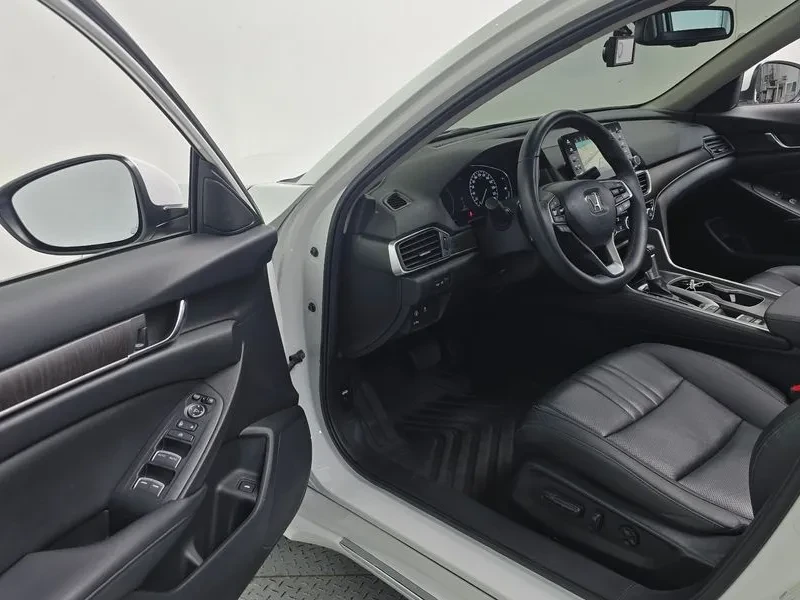Honda Accord 10Th Generation 1.5 Turbo, снимка 10 - Автомобили и джипове - 56069538