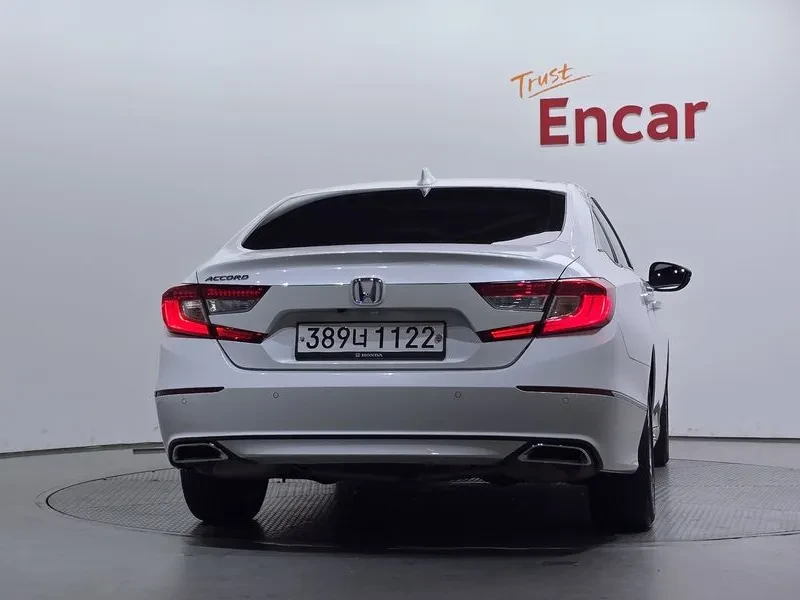 Honda Accord 10Th Generation 1.5 Turbo, снимка 4 - Автомобили и джипове - 56069538
