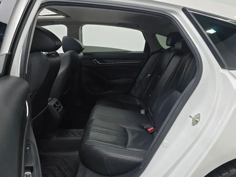 Honda Accord 10Th Generation 1.5 Turbo, снимка 12 - Автомобили и джипове - 56069538