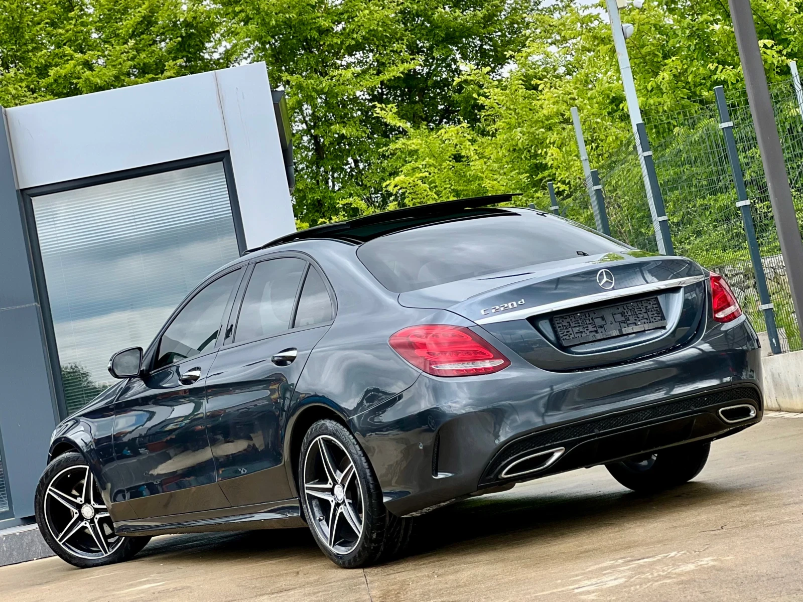 Mercedes-Benz C 220 AMG LINE / ПАНОРАМЕН ТАВАН / KEYLESS GO - изображение 4