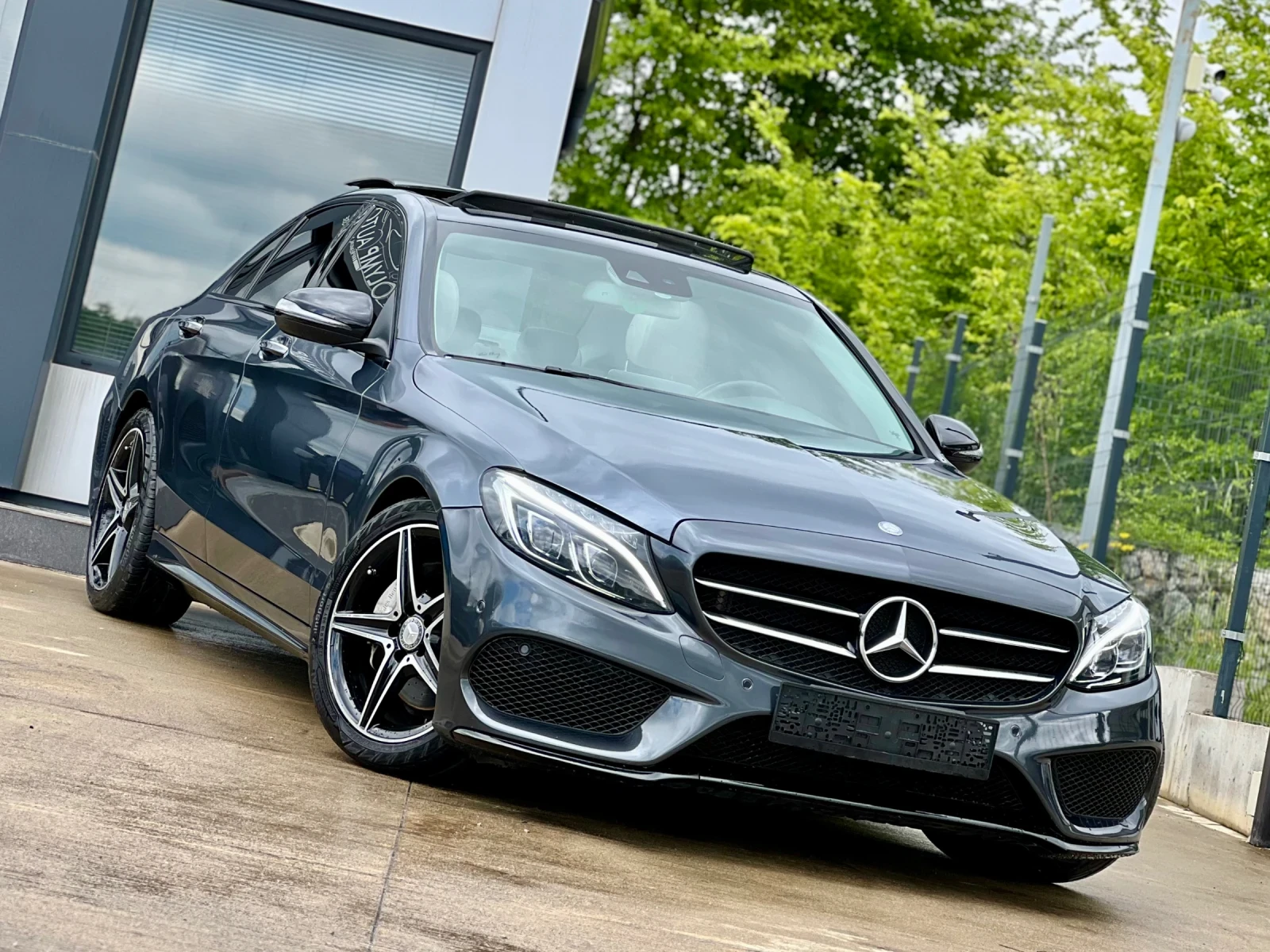 Mercedes-Benz C 220 AMG LINE / ПАНОРАМЕН ТАВАН / KEYLESS GO - изображение 3