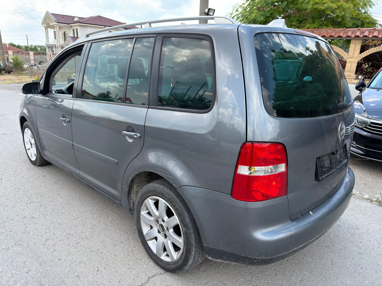 VW Touran 2.0TDI DSG, снимка 5 - Автомобили и джипове - 55063114