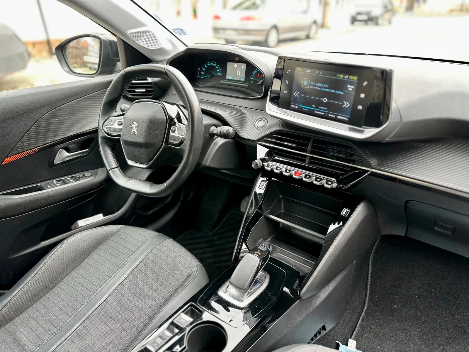 Peugeot 208 e208 , снимка 10 - Автомобили и джипове - 53565124