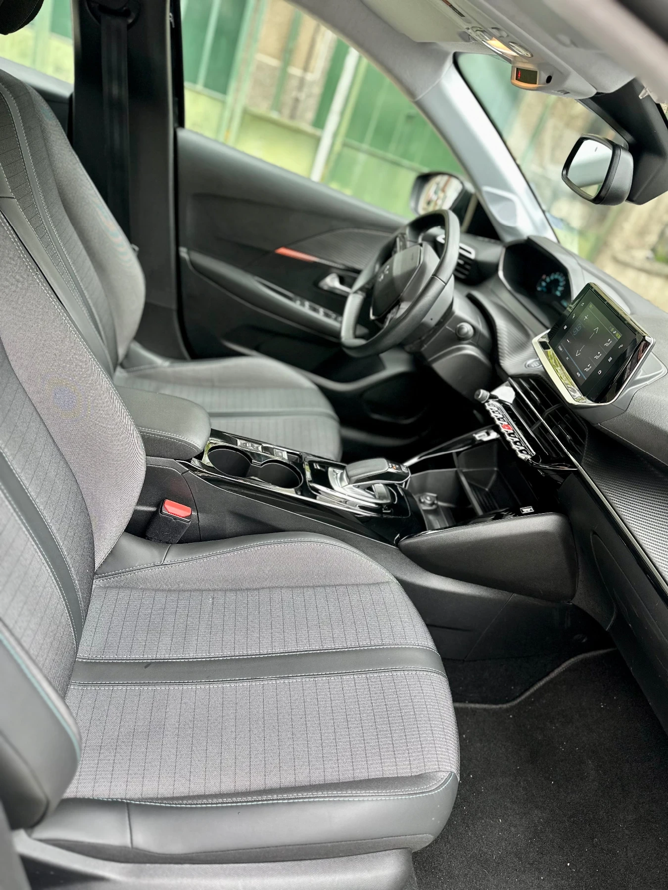 Peugeot 208 e208 , снимка 9 - Автомобили и джипове - 53565124