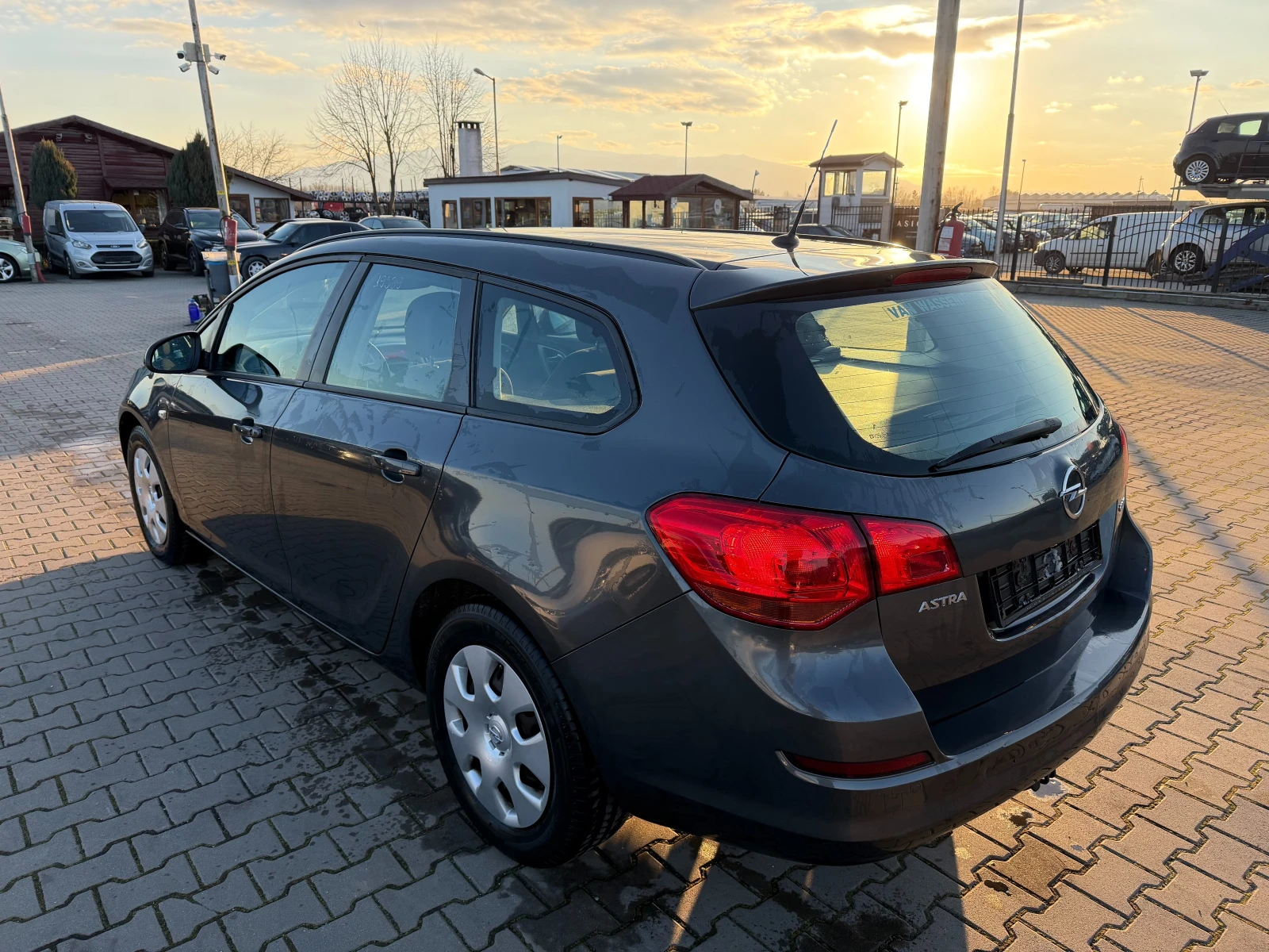 Opel Astra 1.7CDTI NAVI EURO 5 - изображение 8