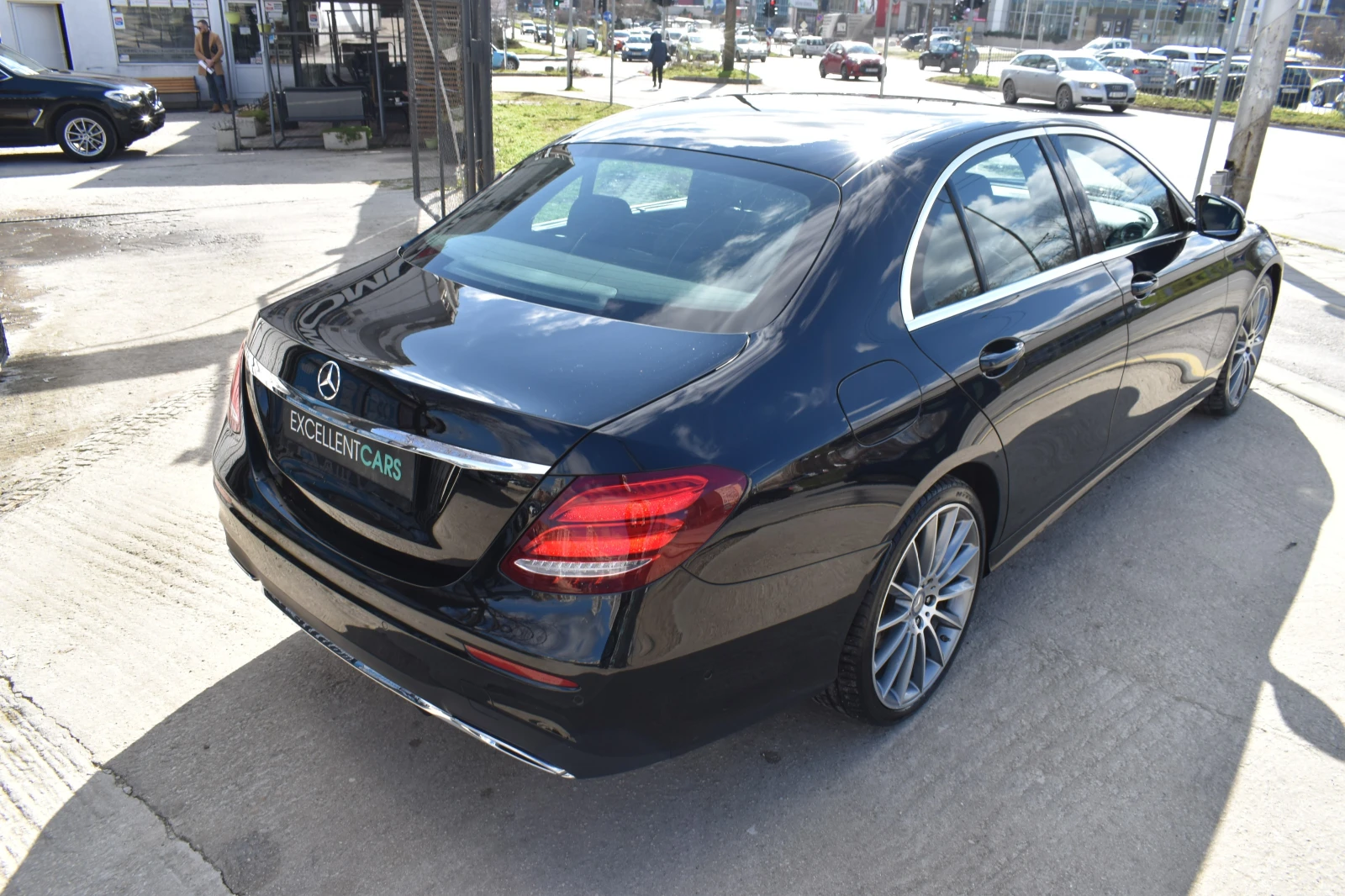 Mercedes-Benz E 220 AMG-LINE* FULL-LED - изображение 5