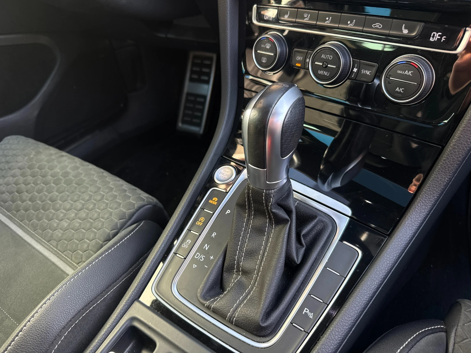 VW Golf GTD музика за 10 000 лв, снимка 11 - Автомобили и джипове - 53864733