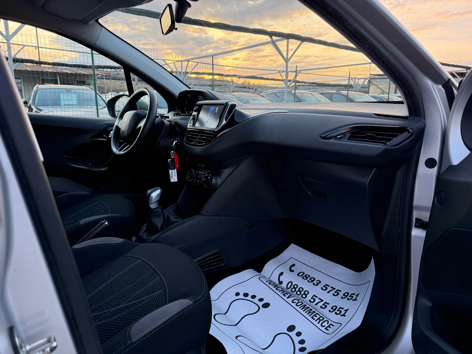 Peugeot 208 1.2i-NEW-126.000km-ORIGINAL-NAVI-TV-DVD-TOP-FULL, снимка 14 - Автомобили и джипове - 53981897