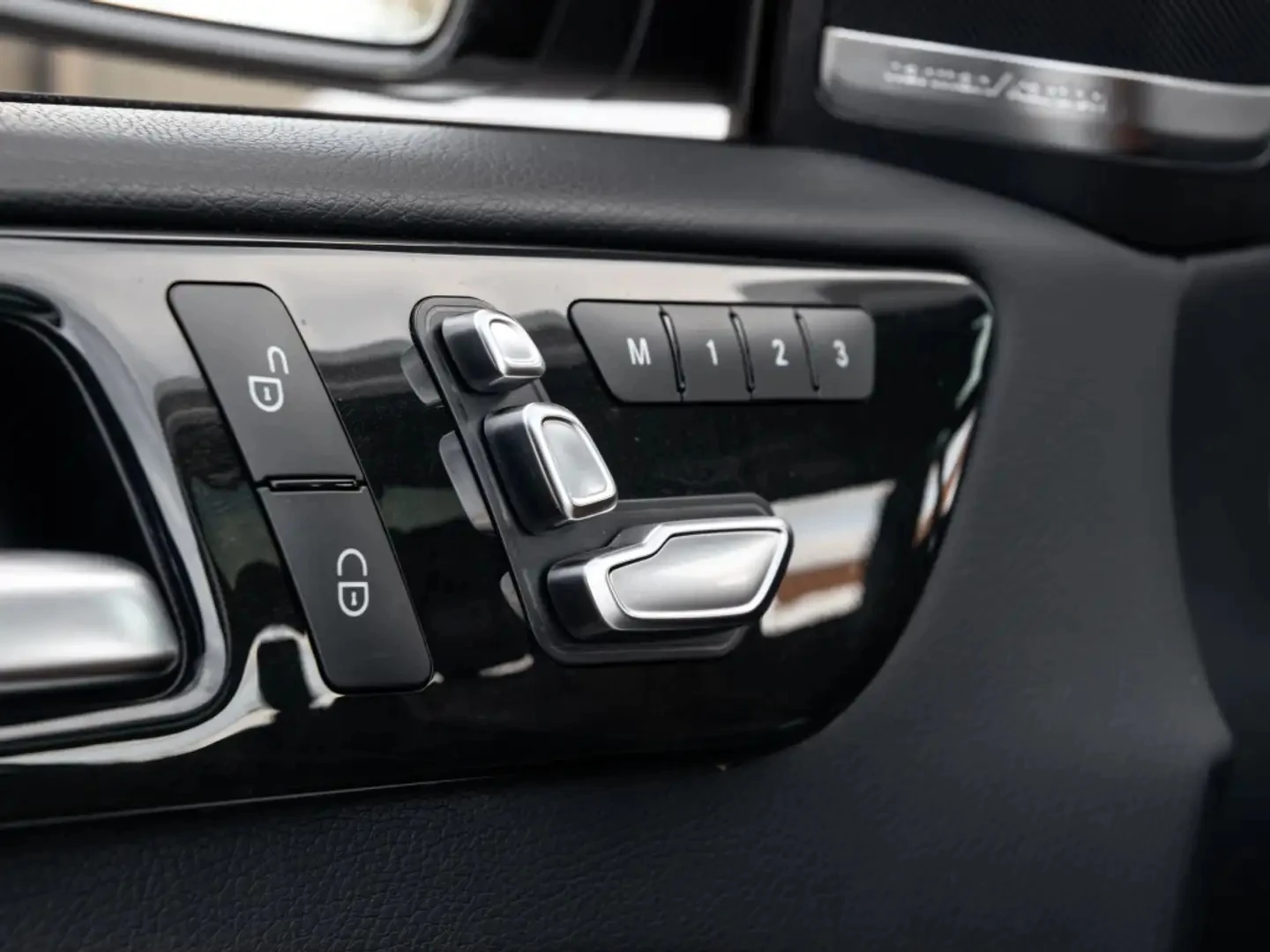 Mercedes-Benz GLE 450 COUPE AMG | 360* КАМЕРА | СЕРВИЗНА ИСТОРИЯ | , снимка 12 - Автомобили и джипове - 54034388