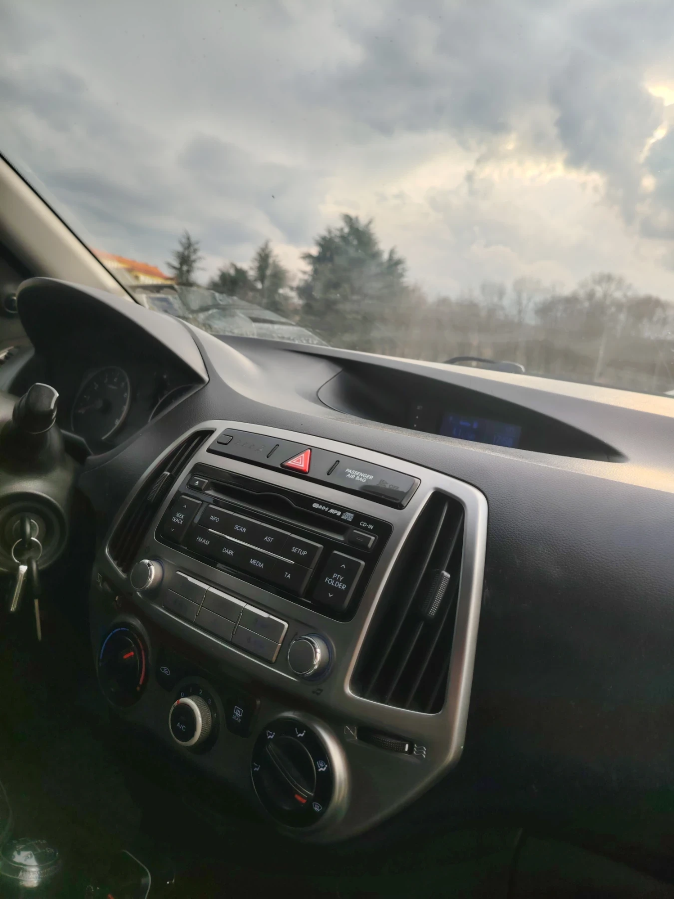 Hyundai I20, снимка 12 - Автомобили и джипове - 54048694