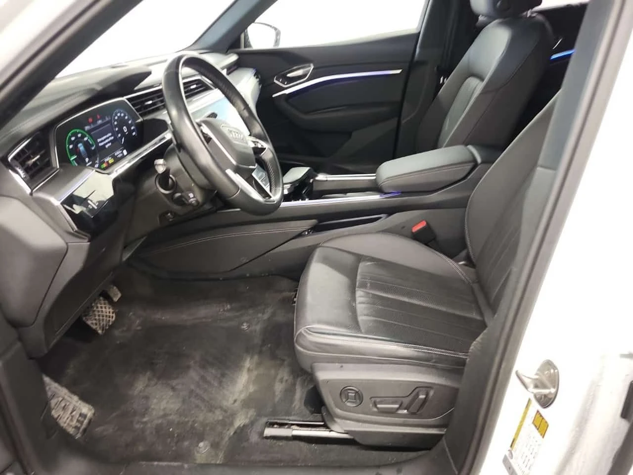 Audi E-Tron SPORTBACK TECHNIK| PANO| HEAD-UP| 360| , снимка 10 - Автомобили и джипове - 54077552