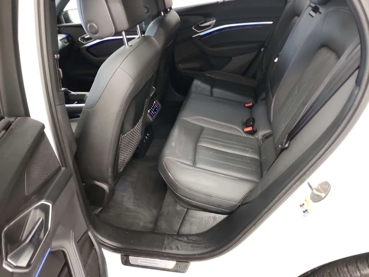 Audi E-Tron SPORTBACK TECHNIK| PANO| HEAD-UP| 360| , снимка 13 - Автомобили и джипове - 54077552