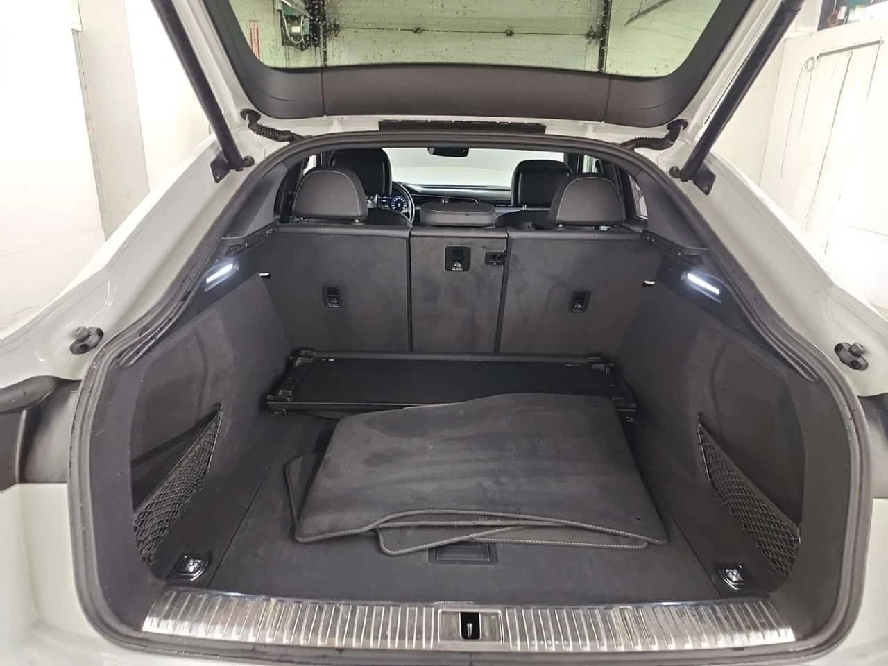 Audi E-Tron SPORTBACK TECHNIK| PANO| HEAD-UP| 360| , снимка 15 - Автомобили и джипове - 54077552