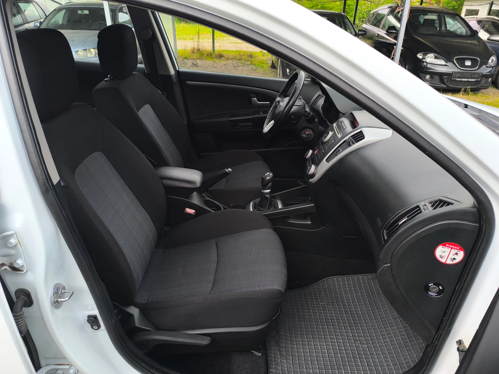 Kia Ceed FACE LIFT-1.6CRDI-90кс-6 скорости-КЛИМА-EURO 5 !!!, снимка 15 - Автомобили и джипове - 54470128