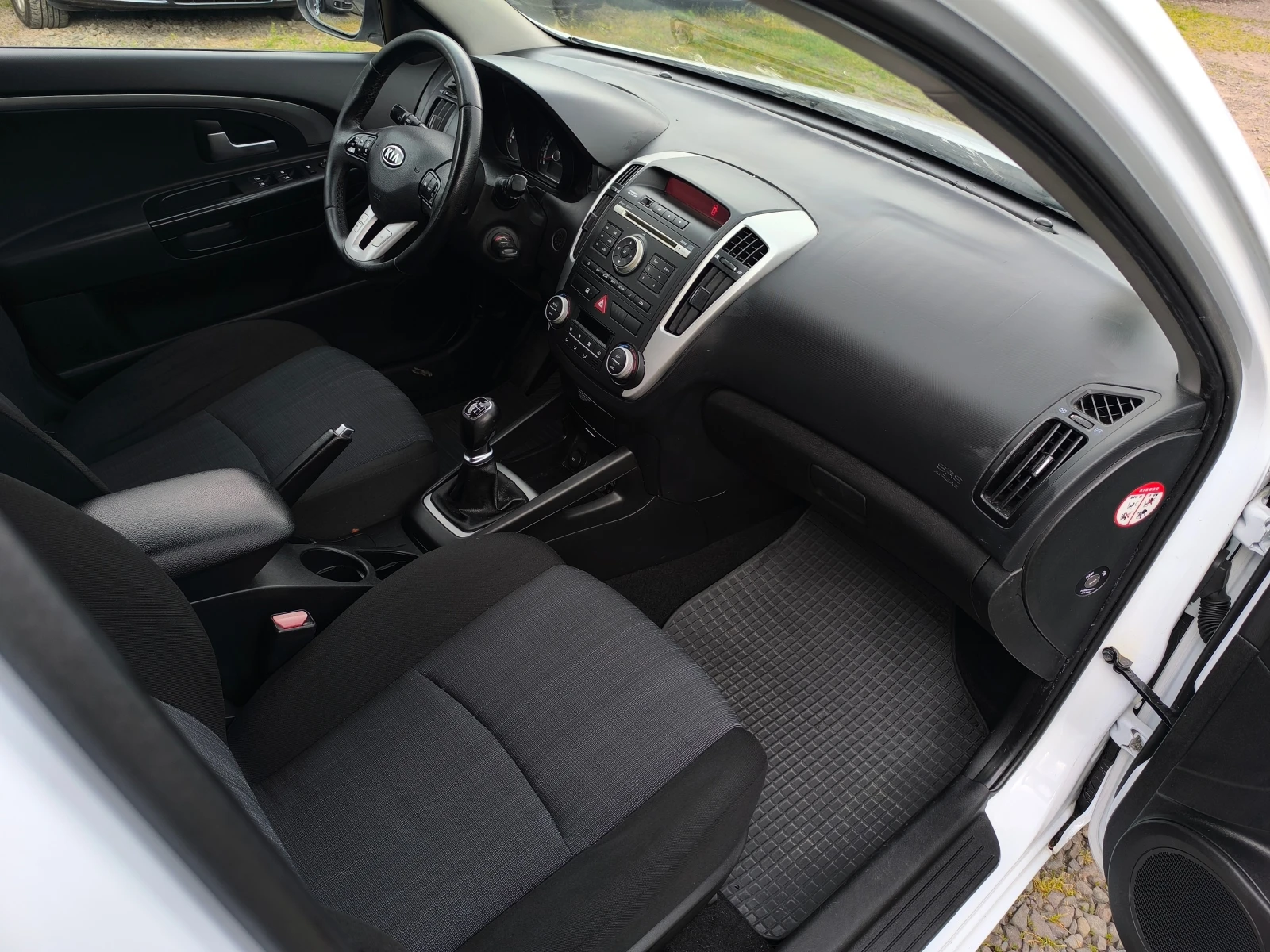 Kia Ceed FACE LIFT-1.6CRDI-90кс-6 скорости-КЛИМА-EURO 5 !!!, снимка 14 - Автомобили и джипове - 54470128