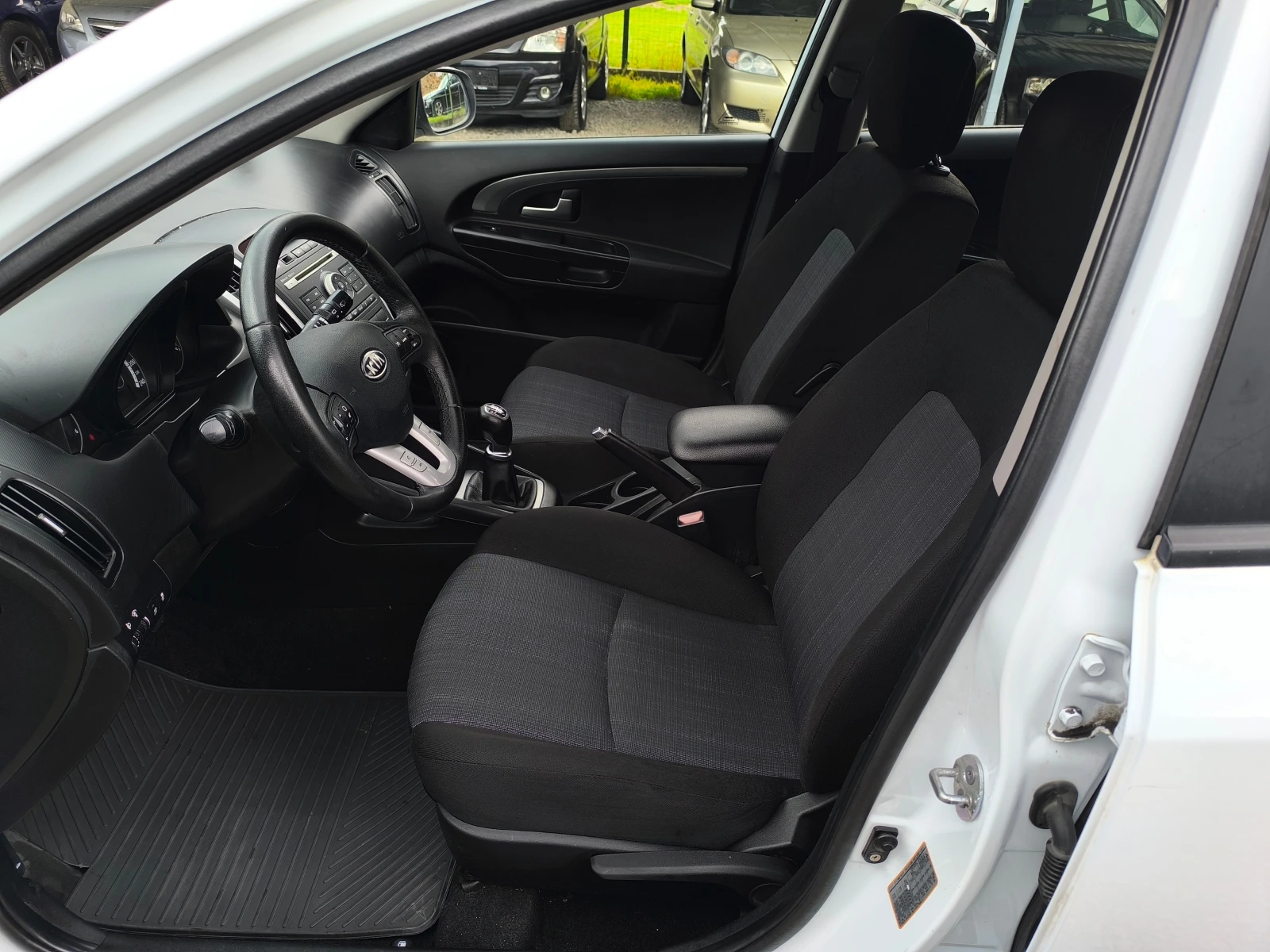 Kia Ceed FACE LIFT-1.6CRDI-90кс-6 скорости-КЛИМА-EURO 5 !!!, снимка 9 - Автомобили и джипове - 54470128