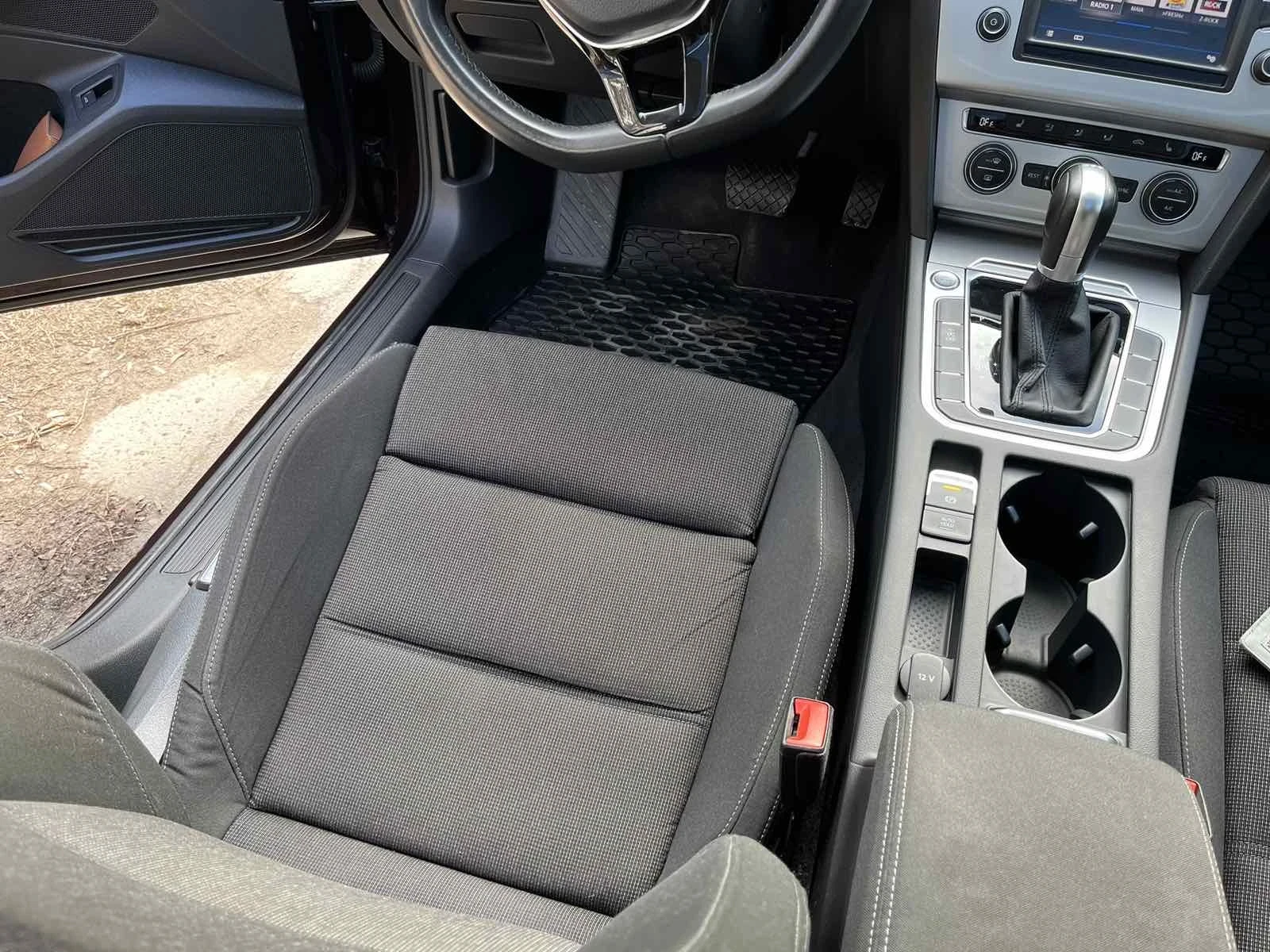 VW Passat 2.0 TDI 6DSG Comfortline, снимка 8 - Автомобили и джипове - 54575295