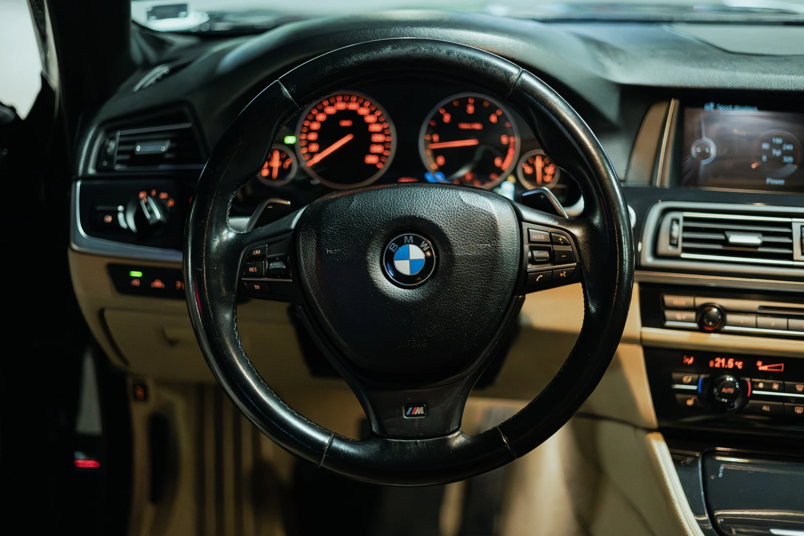 BMW 530 M Пакет* 360* Дистроник* Пано* Рекаро* 300+ + * , снимка 7 - Автомобили и джипове - 55236615