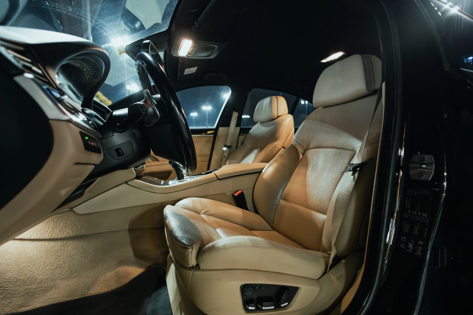 BMW 530 M Пакет* 360* Дистроник* Пано* Рекаро* 300+ + * , снимка 11 - Автомобили и джипове - 55236615