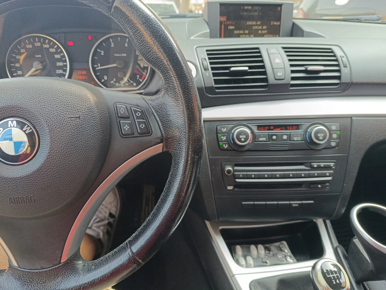BMW 118 2.0 150kc Facelift, снимка 11 - Автомобили и джипове - 55698369