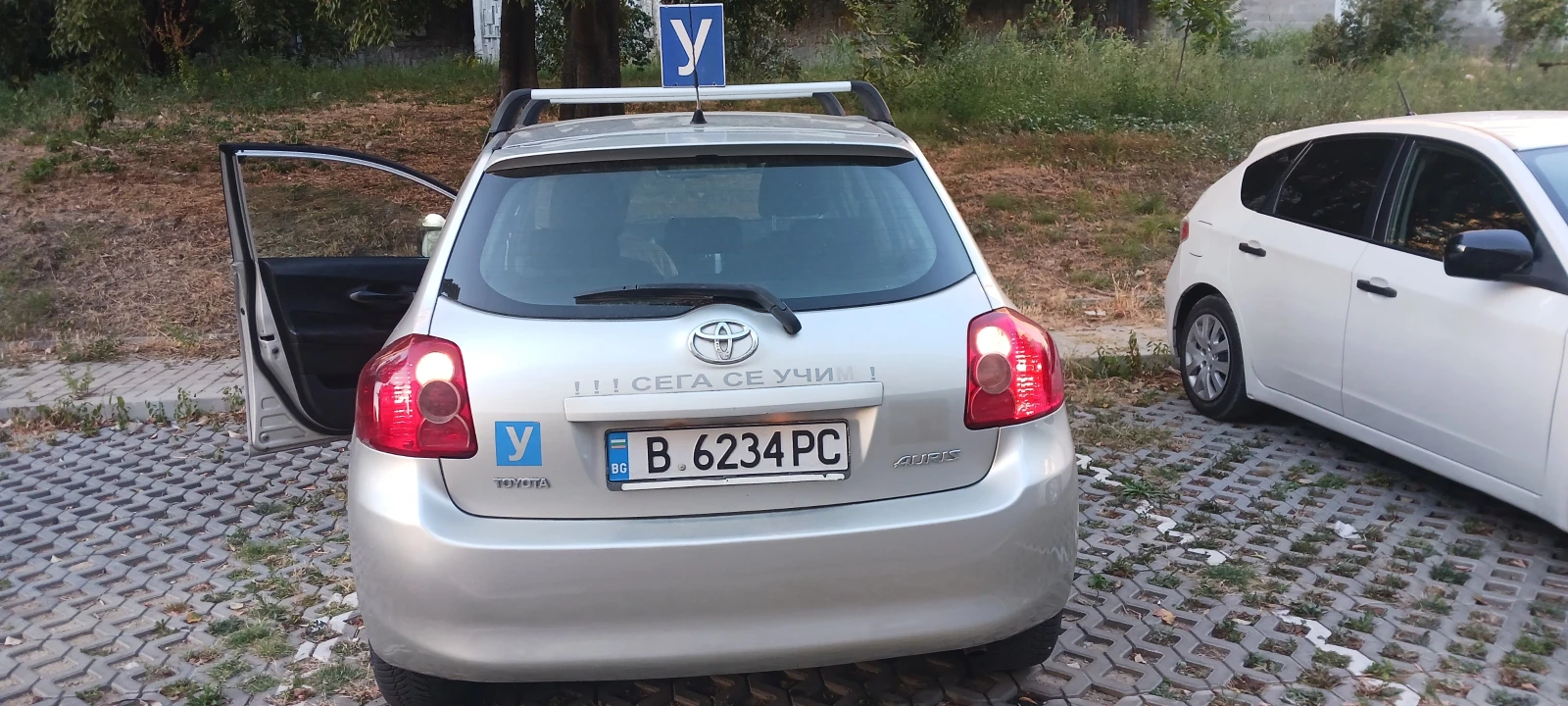 Toyota Auris, снимка 4 - Автомобили и джипове - 55894449