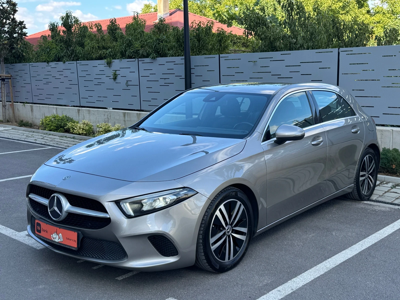 Mercedes-Benz A 180 1.33 TURBO* ГАЗОВ ИНЖ* PROGRESIVE* EURO 6D, снимка 2 - Автомобили и джипове - 56257538