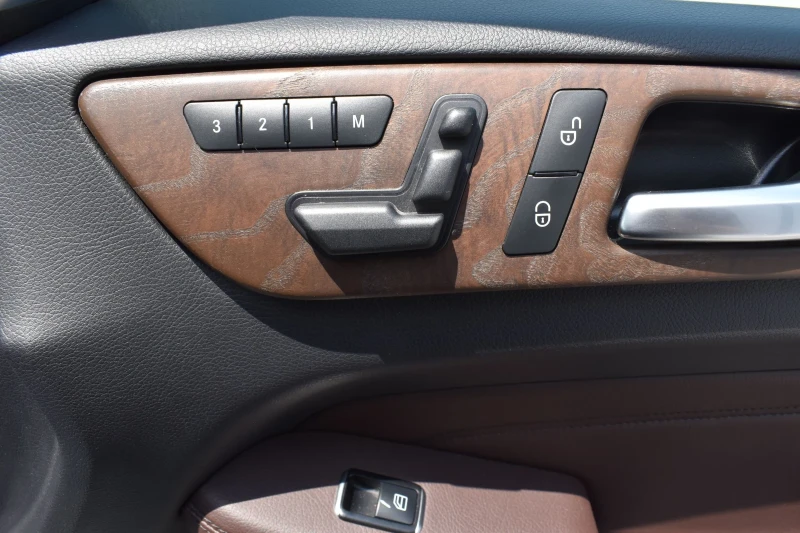 Mercedes-Benz ML 350 4 Matic Регистриран, снимка 9 - Автомобили и джипове - 50900691